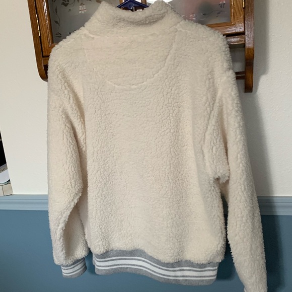 ❤️Cream White Fuzzy Half Zip - Picture 4 of 4
